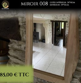 Petit miroir fait main avec cadre en hêtre huilé, lignes douces et formes irrégulières, création unique signée Ecophora.