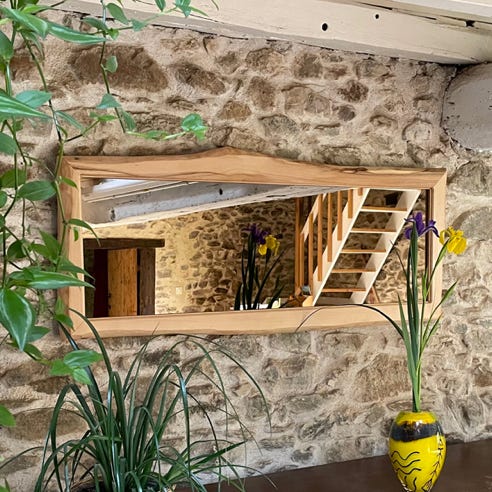 Tonnelle en bois massif conçue par Ecophora – structure artisanale pour jardin ou terrasse, idéale pour créer un espace ombragé naturel et durable.