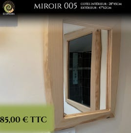 Miroir artisanal en hêtre avec cadre aux formes douces et asymétriques, idéal pour une déco naturelle et originale.